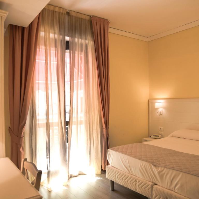 Hotel Marisa - Camera Matrimoniale/Doppia con Letti Singoli - 11