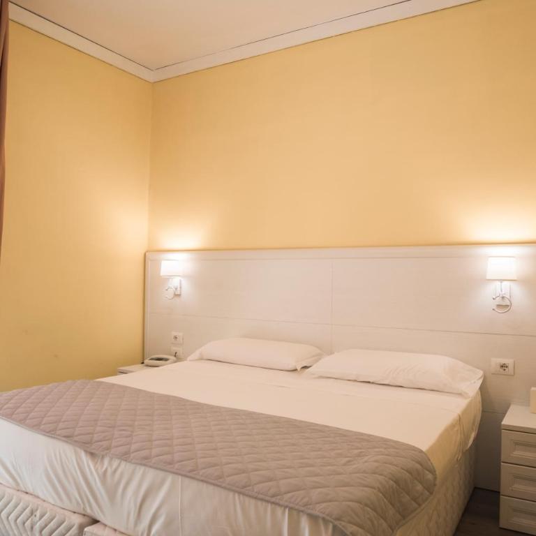 Hotel Marisa - Camera Matrimoniale/Doppia con Letti Singoli - 7