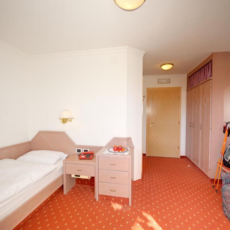 Hotel Dolomitenblick - Einzelzimmer mit Balkon - 1
