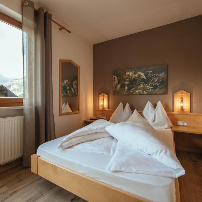 Hotel Wildschütz - Double Room with Mountain View - 1