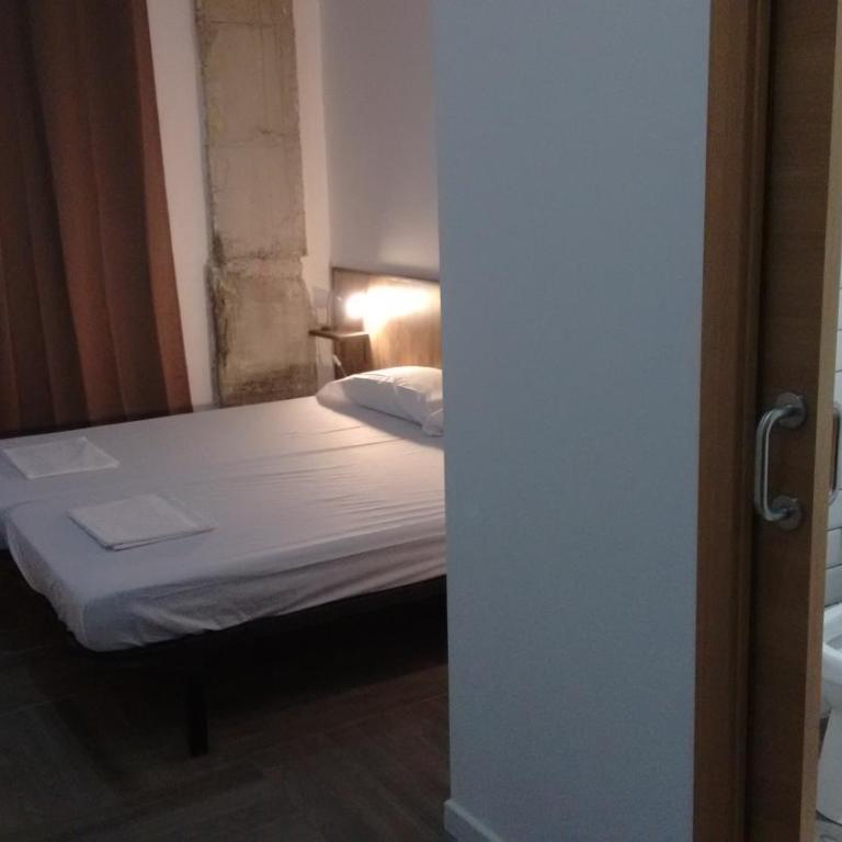 The Market Hostel - Twin Room with Private Bathroom - 6