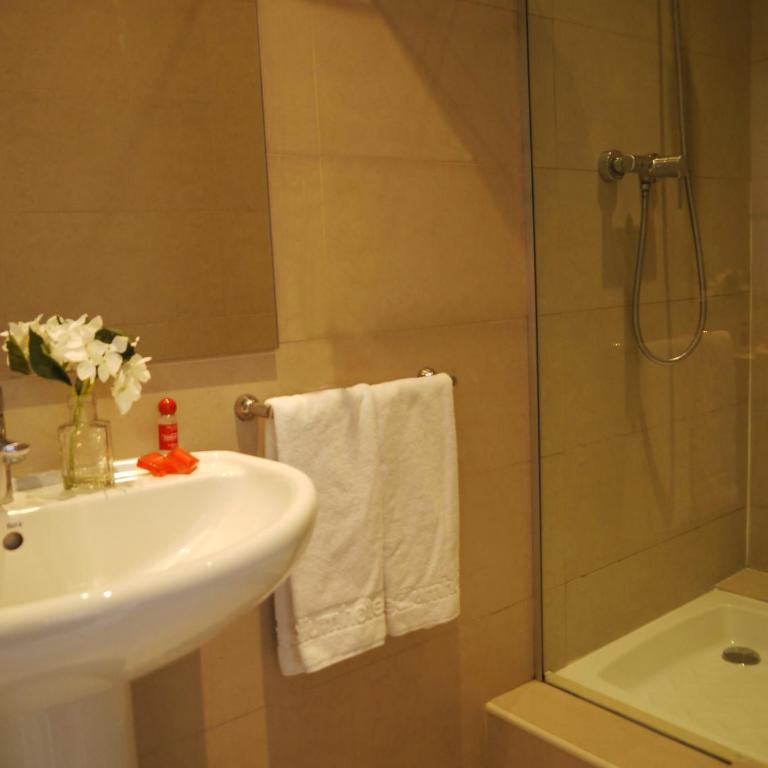Hotel Monegal - Interior twin room - 9