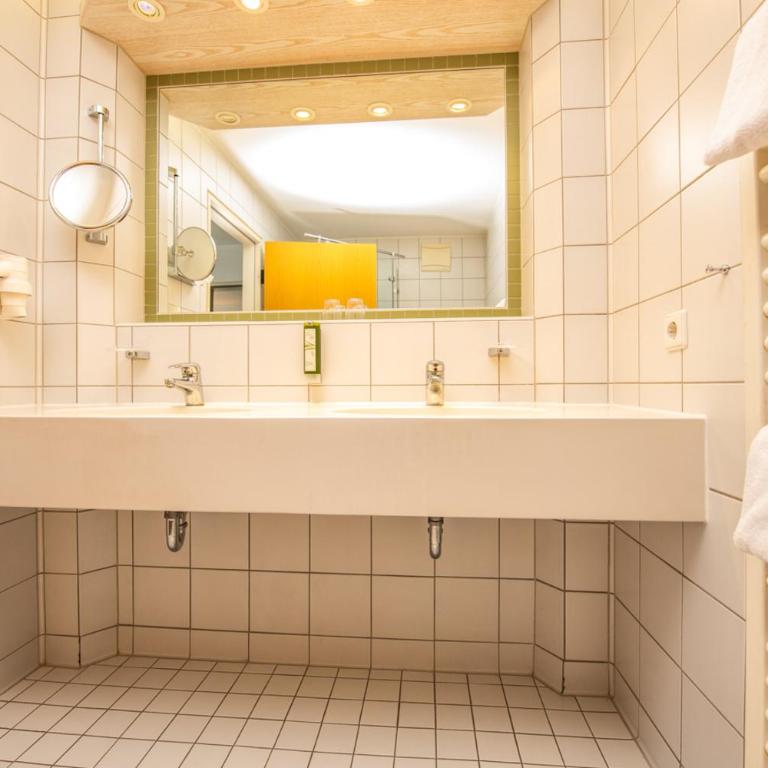 feelMOOR - Gesundresort Bad Wurzach - Suite mit Kingsize-Bett und Balkon - 18