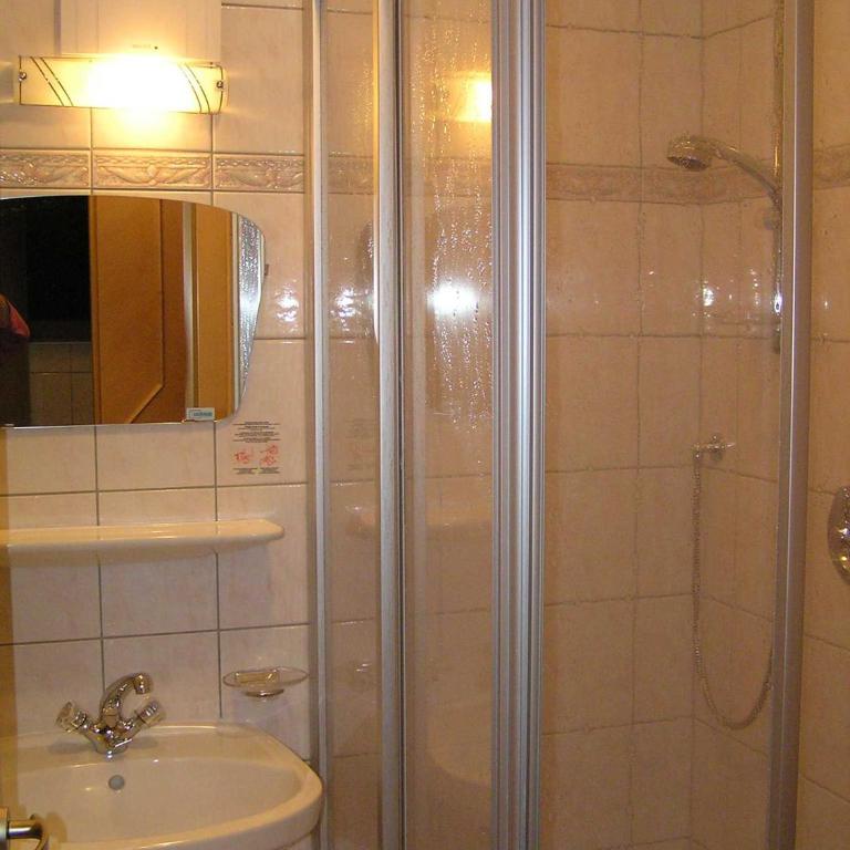 Haus Fallesin - Doppelzimmer mit Balkon - 2