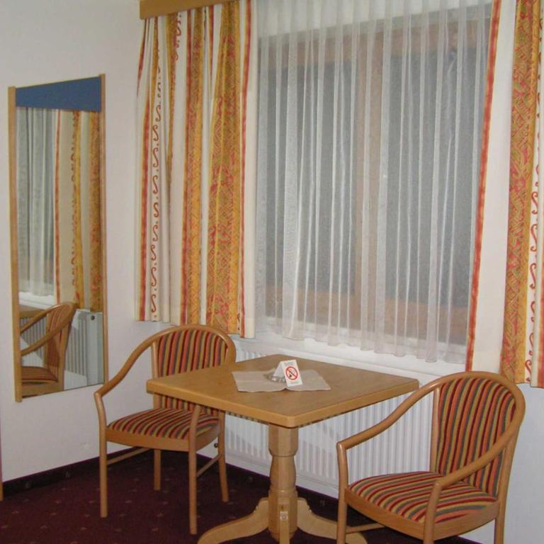 Haus Fallesin - Doppelzimmer mit Balkon - 7