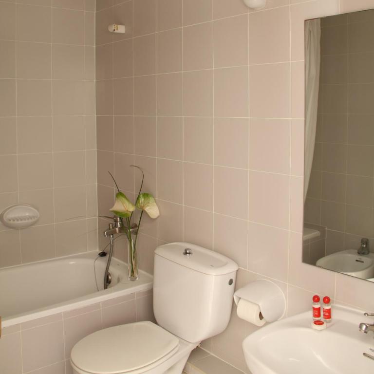 Hotel Monegal - Interior twin room - 7