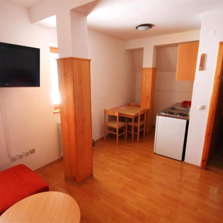 Apartments Prijatelji - Studio Apartment - 4