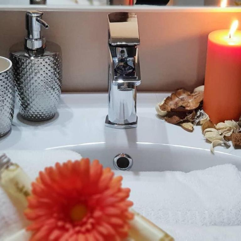 ALESSANDRA'S HOME - Camera Matrimoniale Standard con Bagno Privato - 8