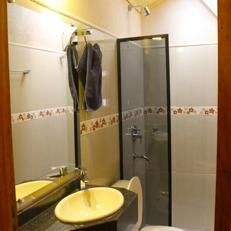 Posada Basiliza, Encarnación PY - Habitación Familiar con baño privado - 10