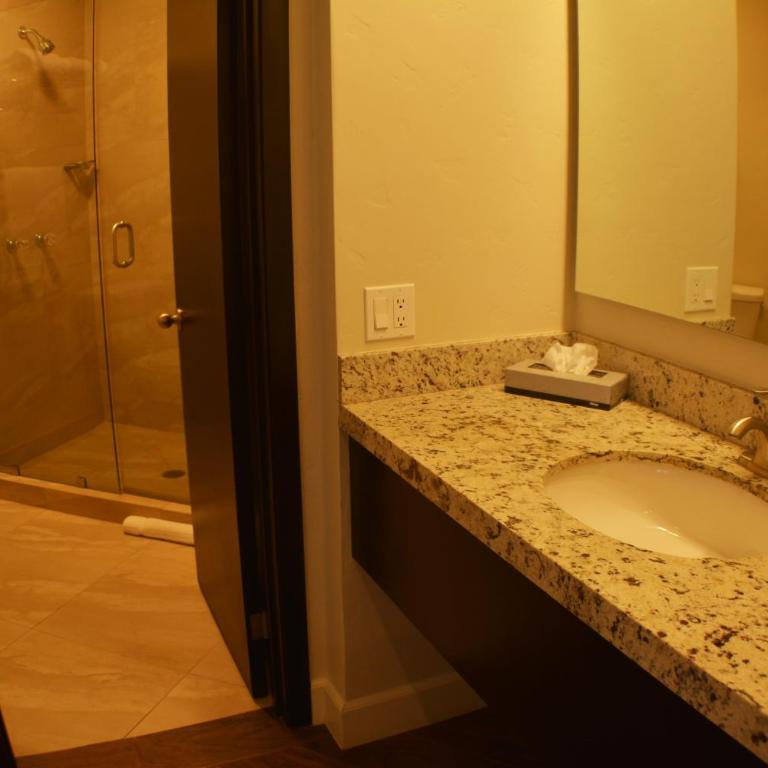 Hotel America - Deluxe King Suite - 2