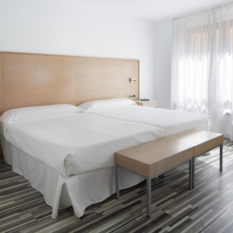 Hotel Alamo - Superior Queen Room with Two Queen Beds - 1