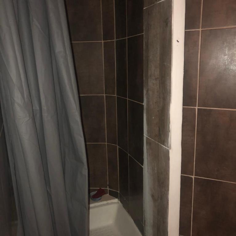 Hôtel restaurant le delta - Chambre Double avec Salle de Bains Privative - 1