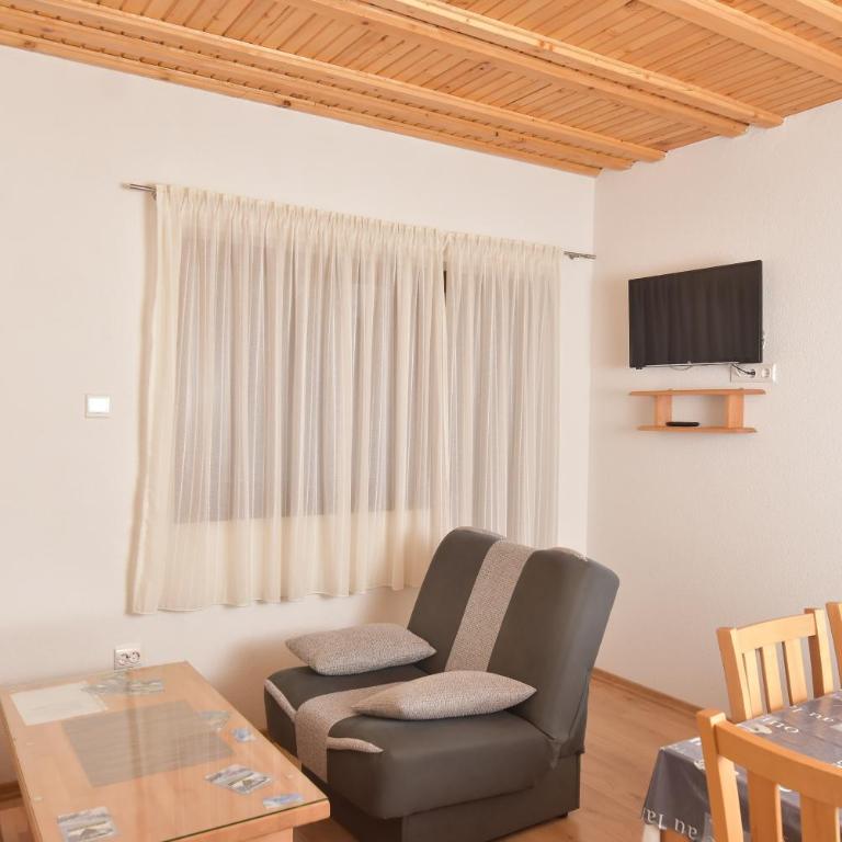 Apartments Villa Deja - Two-Bedroom Apartment with Balcony - 12