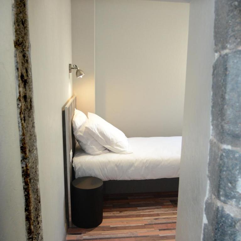 Logis Hotel Yseria - Historical Center - Chambre Triple avec Terrasse - 2
