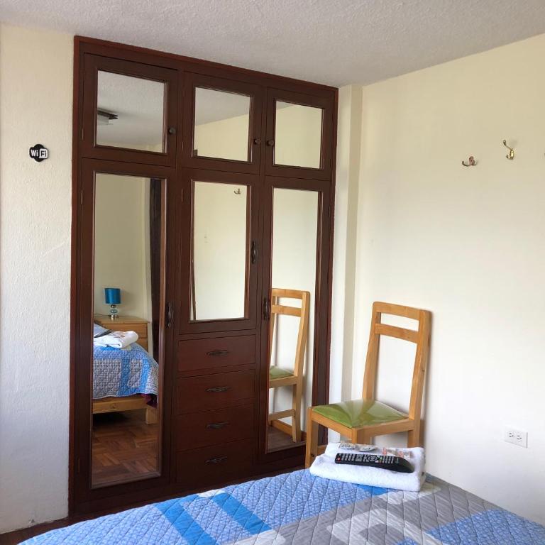 Hostal Monte Carmelo - Habitación Cuádruple con vistas a la montaña - 4