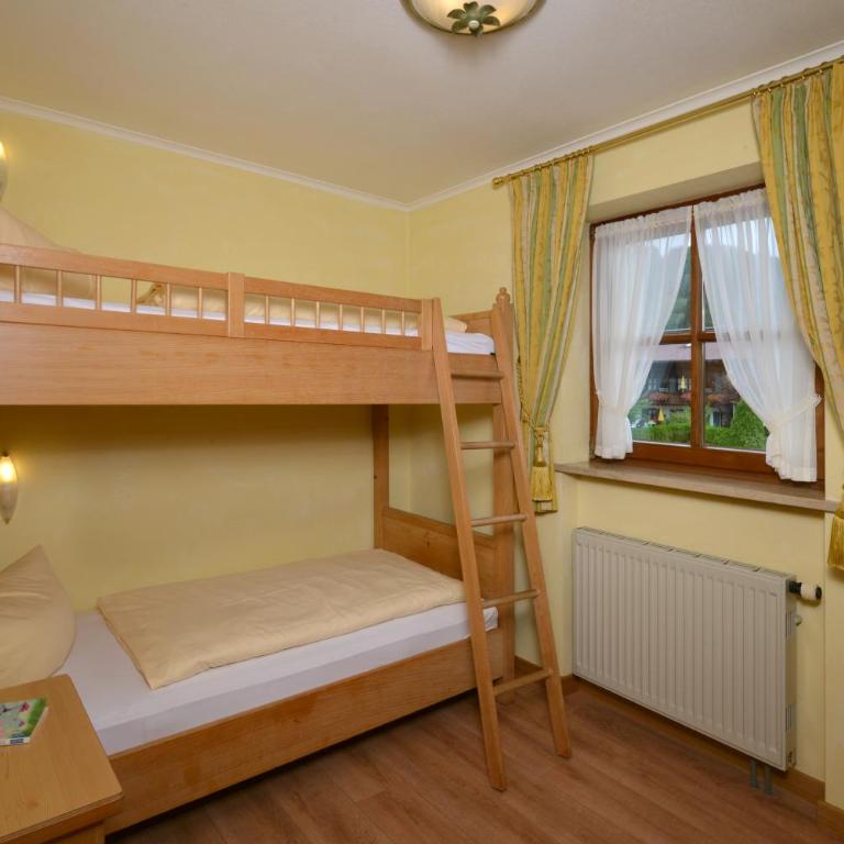 Sonnhof's Ferienresidenz - Familienzimmer mit Balkon - 3