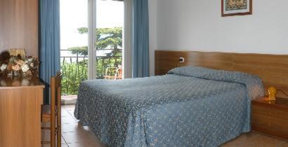 Hotel Residence Sirenella - Camera Singola con Vista Lago - 1