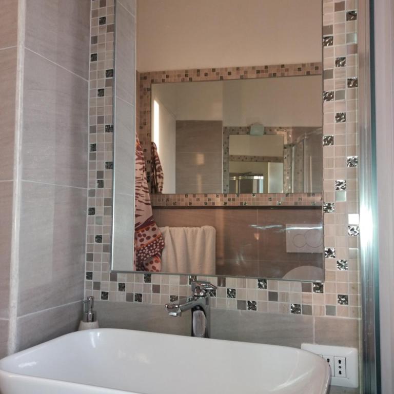 Casa Giulia - Deluxe Double Room with Private Bathroom - 8