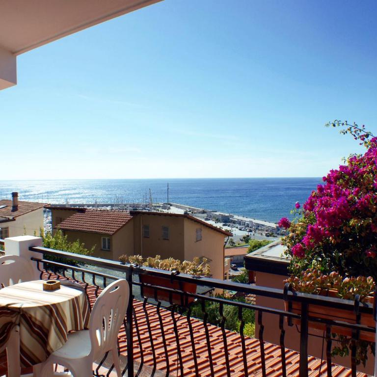 Albergo La Pineta - Camera Matrimoniale con Letto Supplementare e Vista Mare - 9