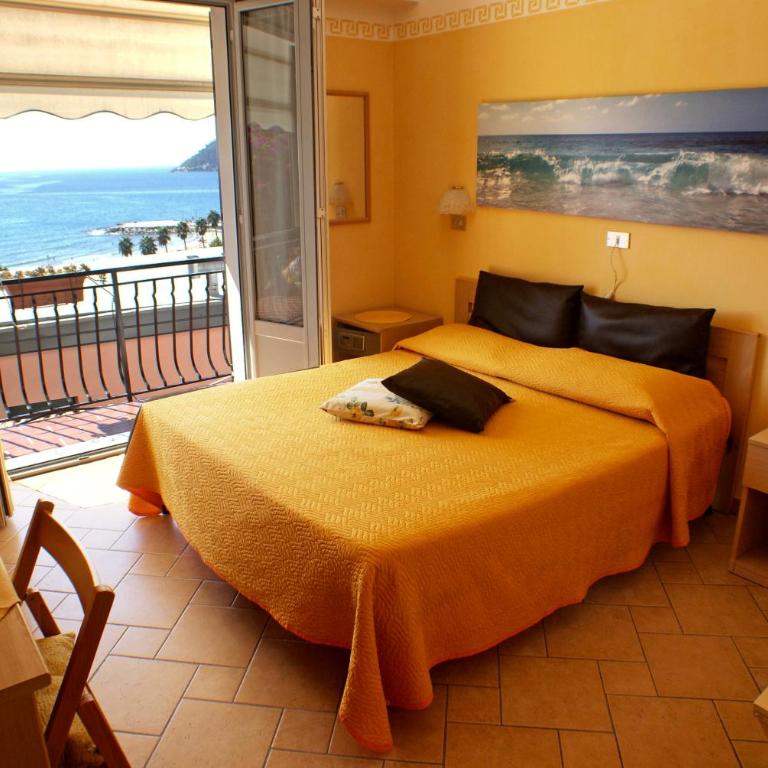Albergo La Pineta - Camera Matrimoniale/Doppia con Letti Singoli con Vista Mare - 6
