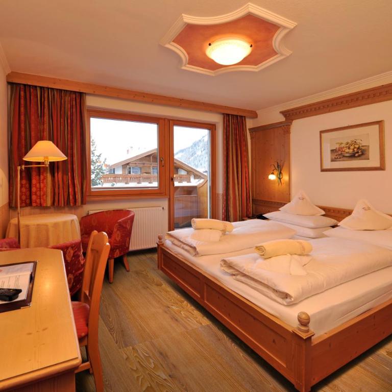 Hotel Garni Concordia - Dolomites Home - Camera Matrimoniale con Balcone - 2