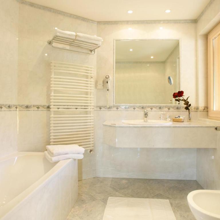 Hotel Garni Concordia - Dolomites Home - Camera Matrimoniale Comfort con Balcone - 3