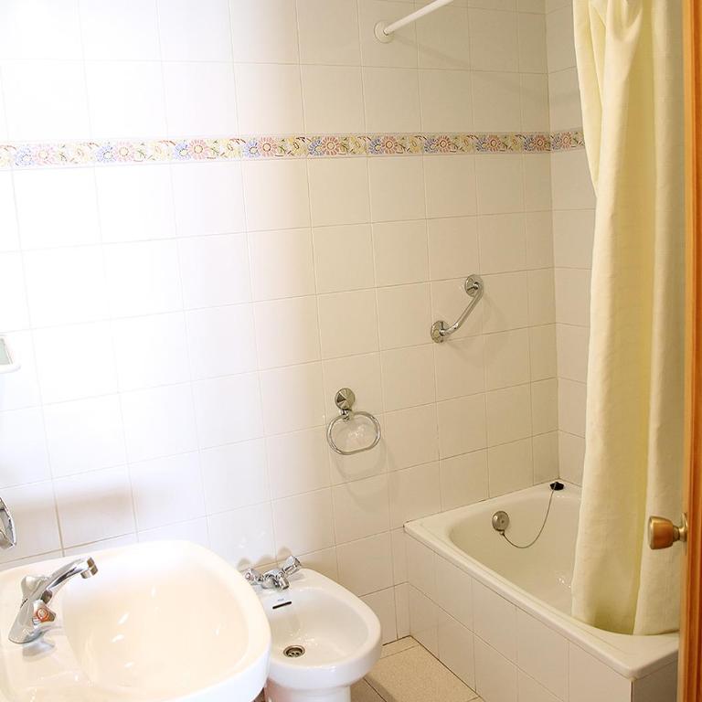 Hostal Fonda Prat - Camera Matrimoniale/Doppia con Letti Singoli con Bagno Privato - 6