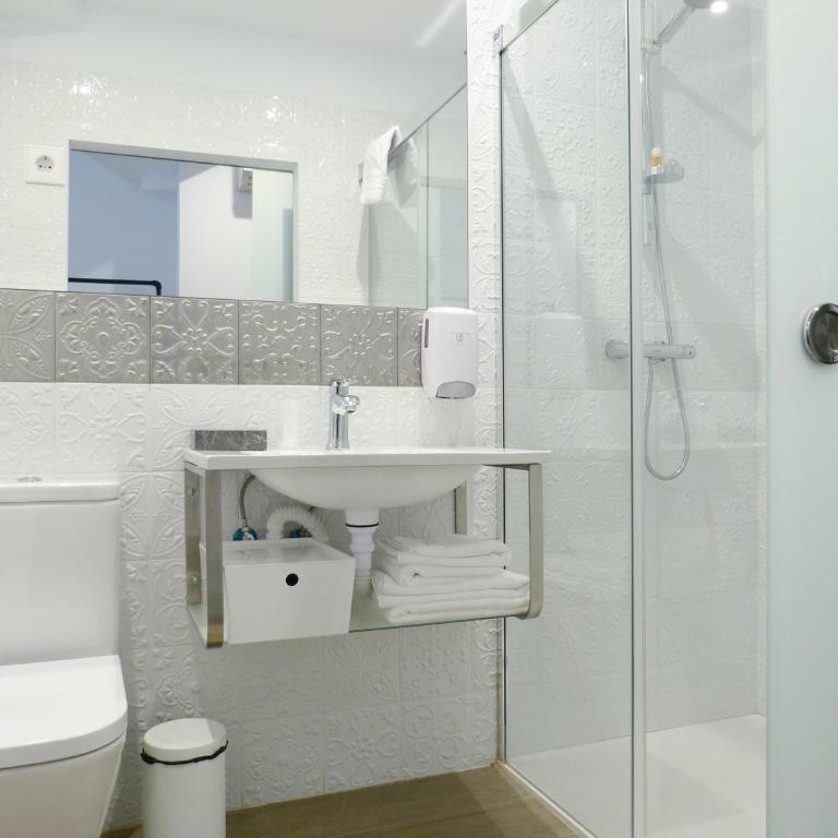 Pensión Lo Bilbao - Superior Double Room with Balcony - 4