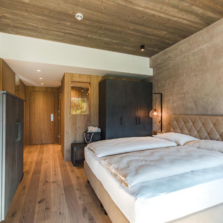 Seehotel Einwaller - adults only - Panorama Doppelzimmer mit Blick auf die Berge - 1