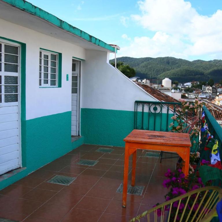 Hostal La Isla - Double Room with Private Bathroom - 3