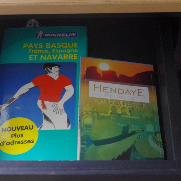 Chambres d'hôtes "HOR DAGO" près de la gare d'Hendaye avec le petit-déjeuner - Chambre Double - Vue sur Jardin - 37