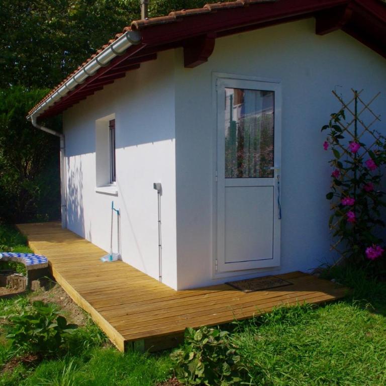 Chambres d'hôtes "HOR DAGO" près de la gare d'Hendaye avec le petit-déjeuner - Chambre Double - Vue sur Jardin - 11