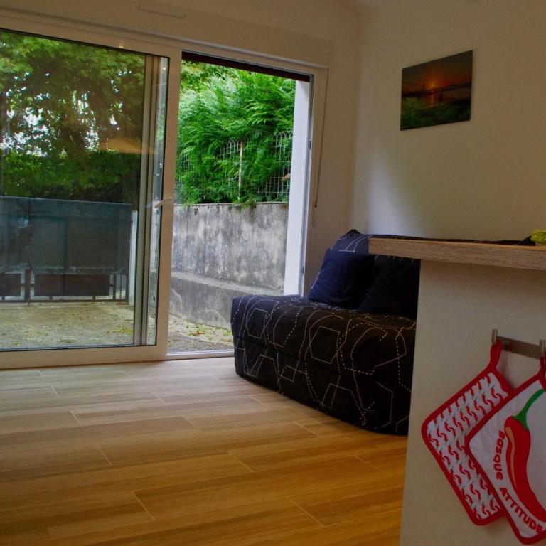 Chambres d'hôtes "HOR DAGO" près de la gare d'Hendaye avec le petit-déjeuner - Chambre Double - Vue sur Jardin - 34