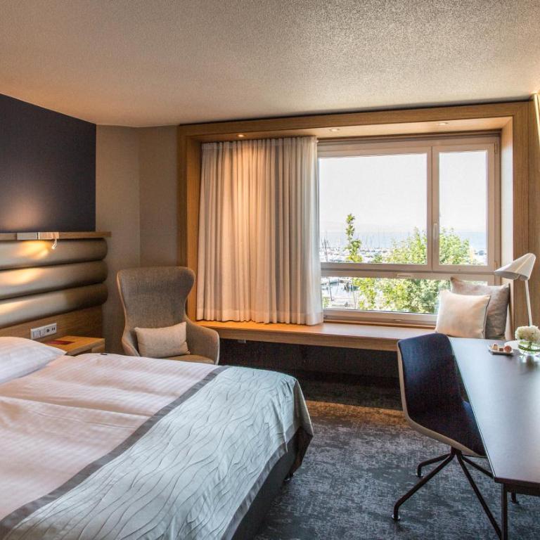 Mövenpick Hotel Lausanne - Deluxe Zimmer mit Queensize-Bett und Seeblick - 3