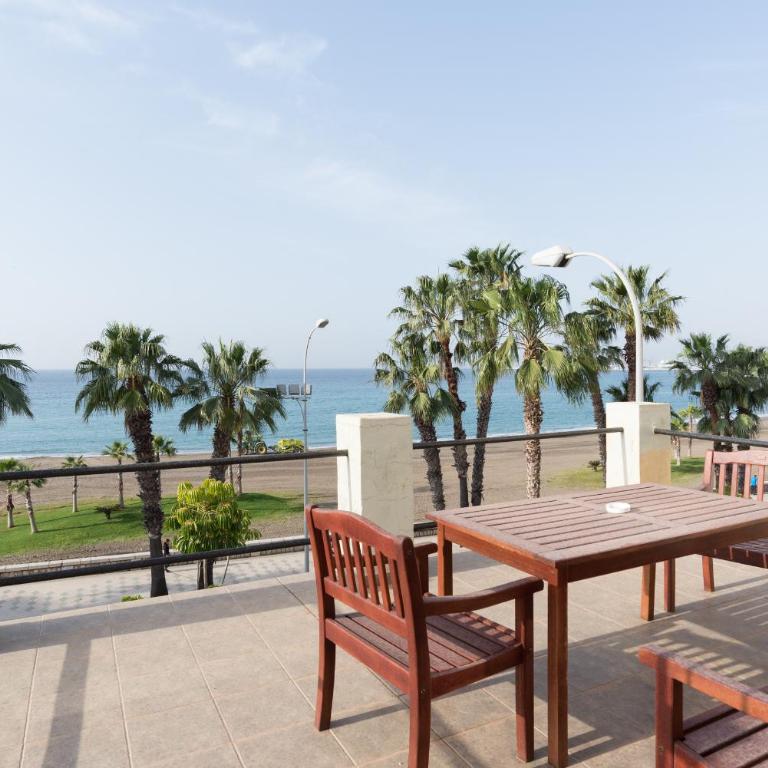 Loft con gran terraza en primera linea de playa - Apartment - 3