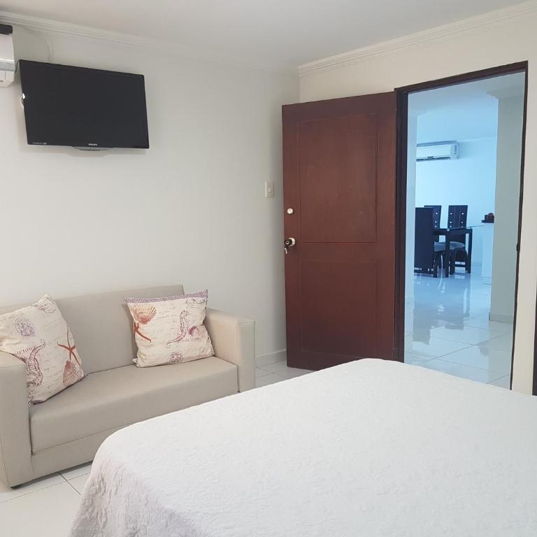 Espectaculares Vistas, Edificio Nautilus, Barrio El Laguito. - Three-Bedroom Apartment with Ocean View - 10