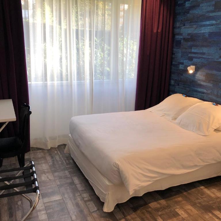 Hôtel Catalpa - Chambre Simple - Accessible aux Personnes à Mobilité Réduite - 1
