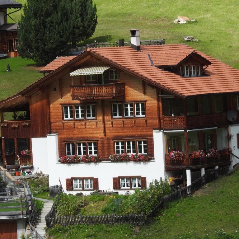 Sertig Ferienwohnung - Apartment mit Blick auf die Berge - 1