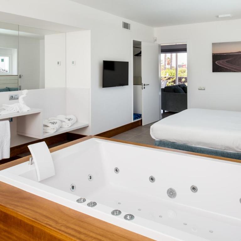 Hyde Park Lane Villas - Deluxe Two-Bedroom Villa with Private Pool - 9