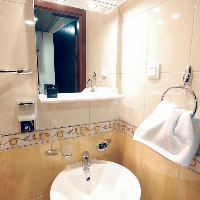 Hotel Junior - One-Bedroom Suite - 4