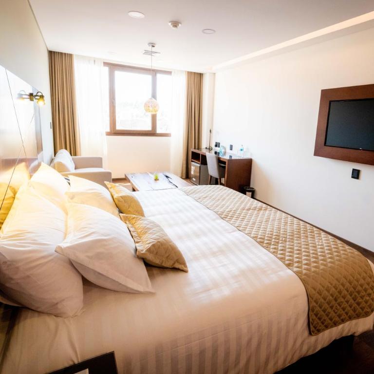 Hotel Mitru Sur - Habitación Deluxe con cama extragrande - 3