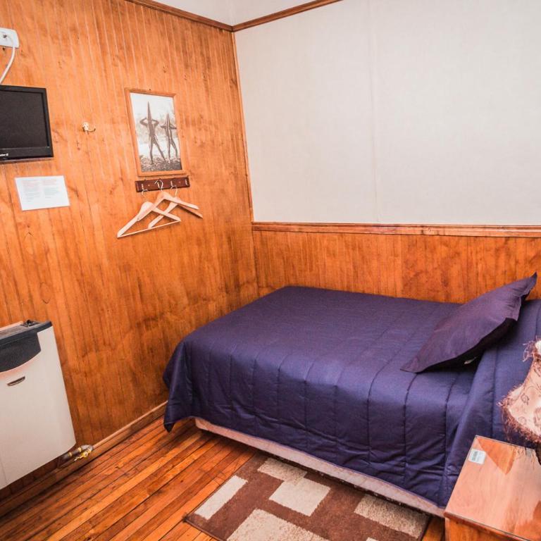 Hostal Chalet Las Violetas - Twin Room with Shared Bathroom - 2