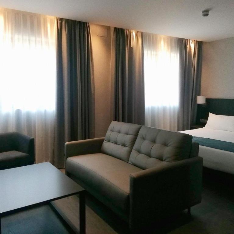 HG City Suites Barcelona - Superior Triple Room - 3