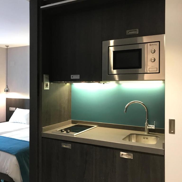 HG City Suites Barcelona - Superior Triple Room - 1