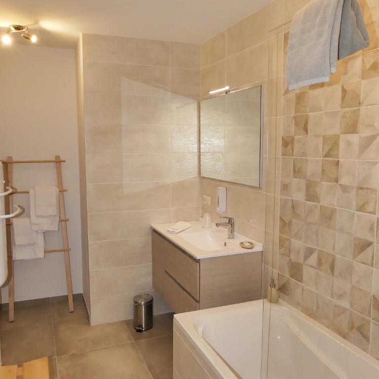 Les Ambaciales - Family Suite - 9