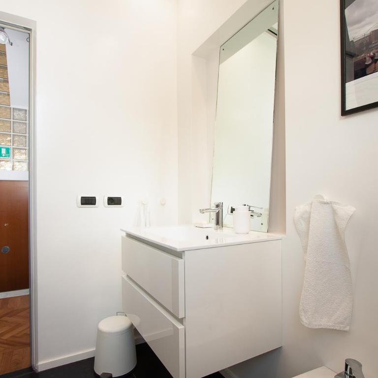 Room In Roma Isole - Camera Matrimoniale con Bagno in Comune - 9