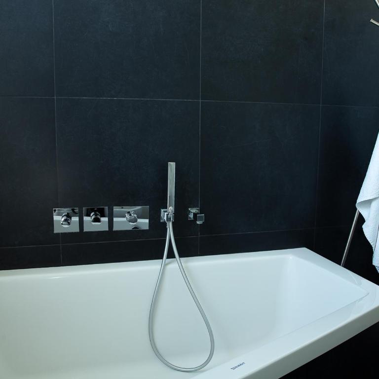 Room In Roma Isole - Camera Matrimoniale con Bagno in Comune - 5