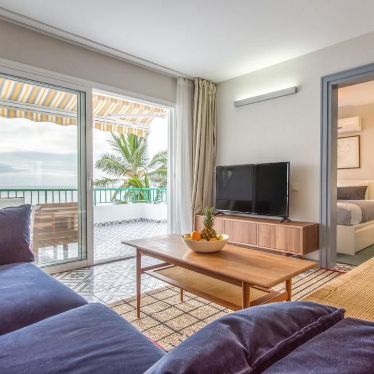 Modern, bright and welcoming oceanfront apartment - Apartment - 8