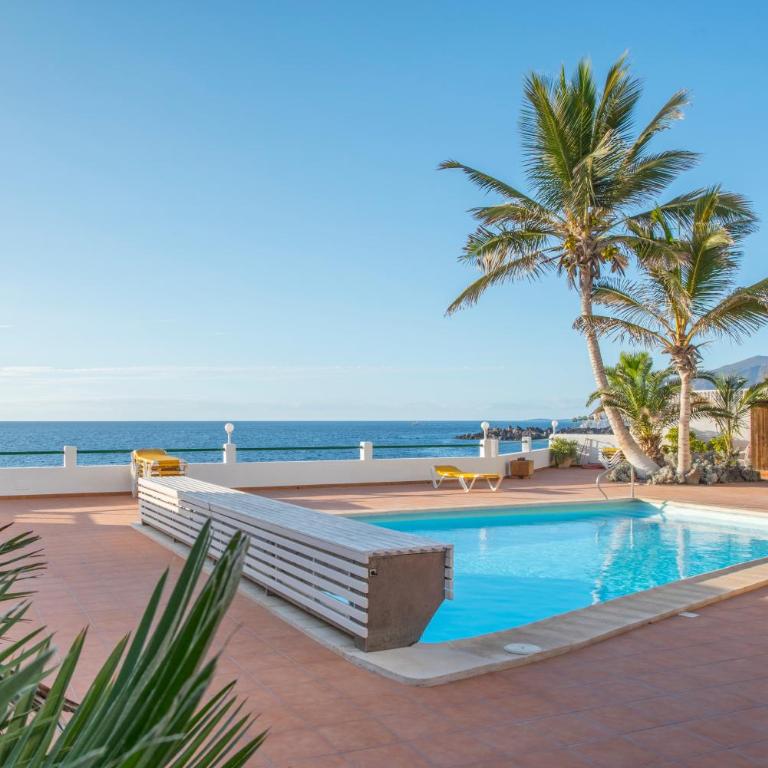 Modern, bright and welcoming oceanfront apartment - Apartment - 26