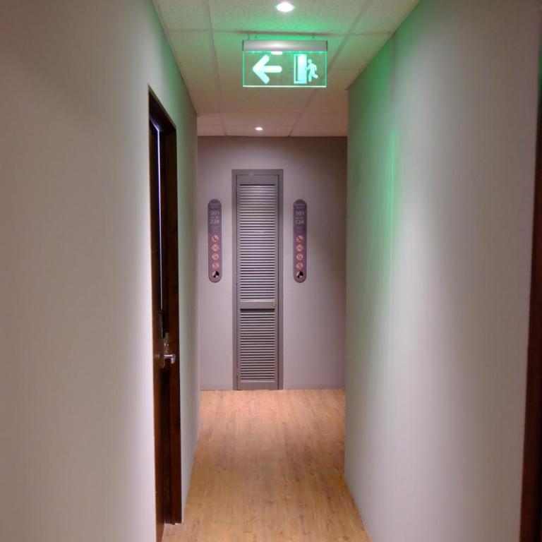 izZzleep Aeropuerto Terminal 2 - Standard Single Room - 9